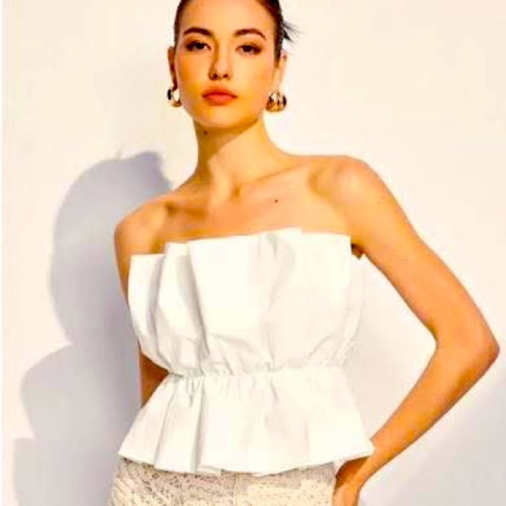 BY VICI BOUTIQUE A BEAUTIFUL STRAPLESS TOP FOR THE BRIDE!❤️🎁
